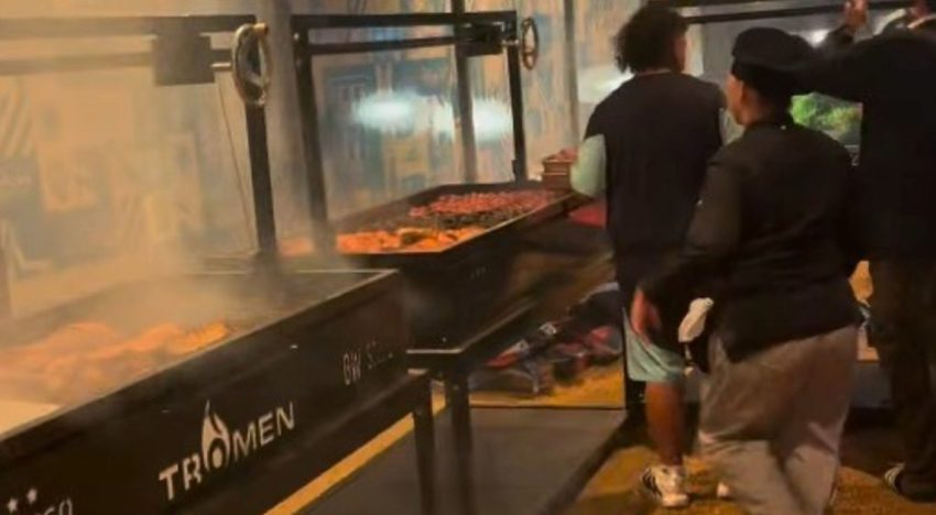 La intimidad de la Selección: el Dibu Martínez mostró cómo se preparaba el asado para toda la delegación argentina, que se hizo «costumbre»