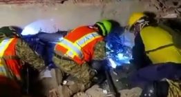 Dos niños y su padre podrían seguir con vida bajo una estructura colapsada en Catia La Mar, reveló Bukele (VIDEO)