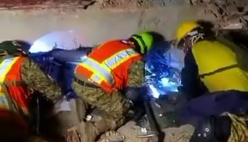 Dos niños y su padre podrían seguir con vida bajo una estructura colapsada en Catia La Mar, reveló Bukele (VIDEO)