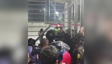 VIDEOS: Tensión en el Poliedro por suspensión del registro de voluntarios para La Guaira