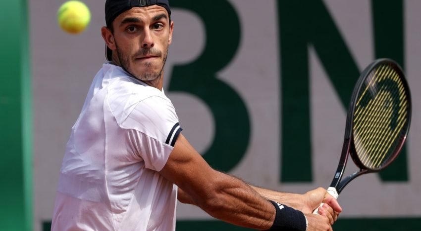 ATP 500 de Queen's: Francisco Cerúndolo festejó en el debut y volvió a ganar sobre césped después de casi tres años