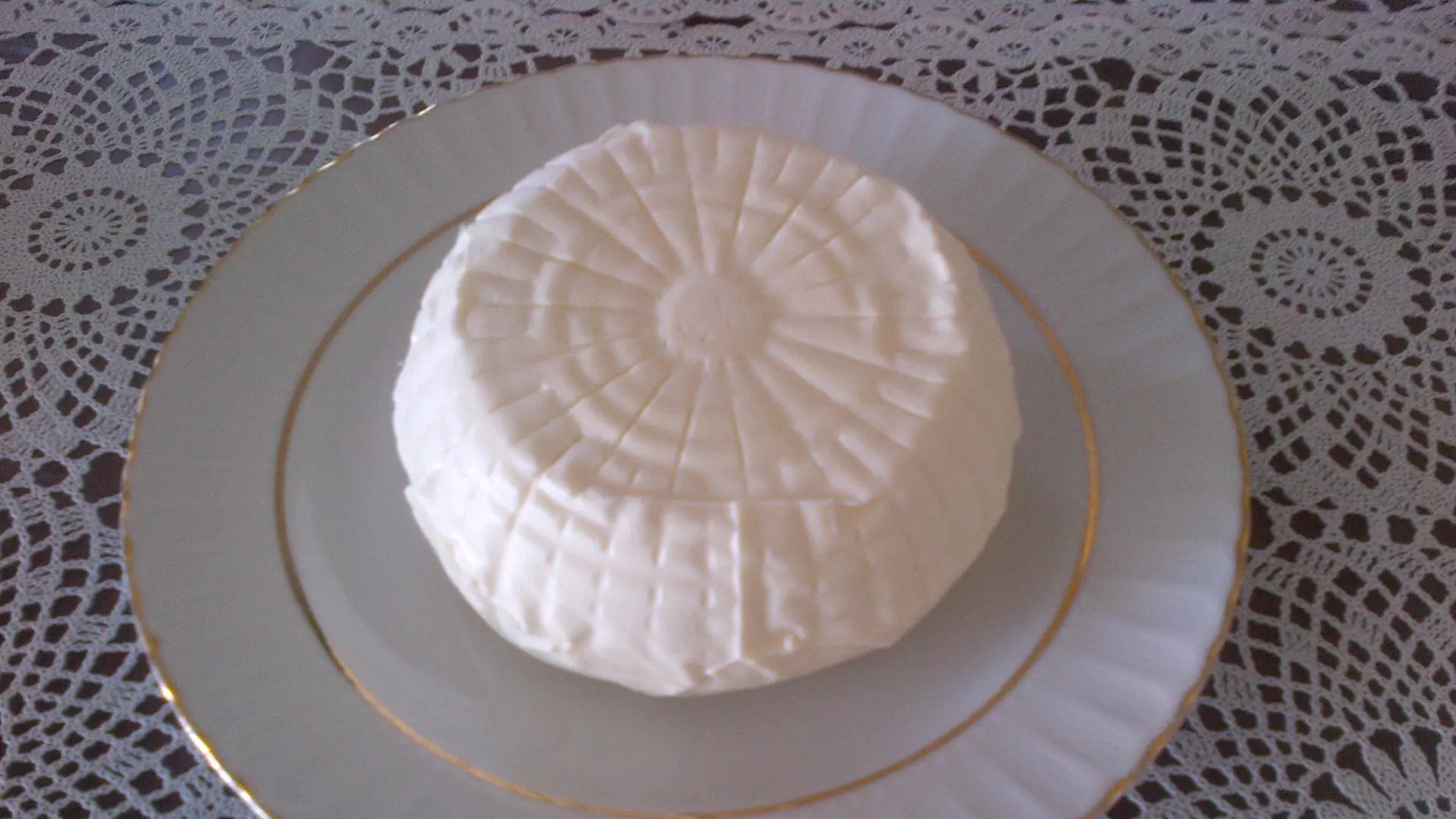 Consumo alerta de la presencia de listeria en queso fresco de vaca de cinco marcas