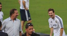 El hermano de Bilardo reveló cómo vive el Mundial de la Selección Argentina el DT campeón en el '86: «Lo mira a Messi y se ríe»