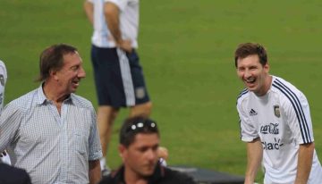 El hermano de Bilardo reveló cómo vive el Mundial de la Selección Argentina el DT campeón en el '86: «Lo mira a Messi y se ríe»