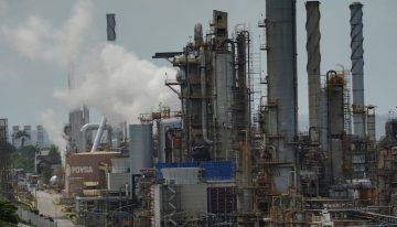 El régimen de Delcy revisa condiciones de los contratos petroleros para atraer a nuevos inversores
