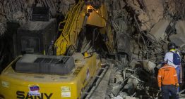 Helicópteros y excavadoras transforman las labores de búsqueda en medio de la tragedia