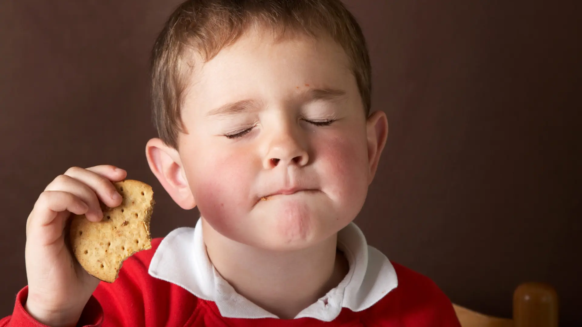 Los pediatras alertan de las «modas alimentarias» de los padres que imponen a sus hijos: «Hay riesgo de desnutrición»