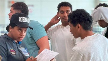 Llegó a Maiquetía un nuevo vuelo con más de 130 migrantes venezolanos deportados de EEUU