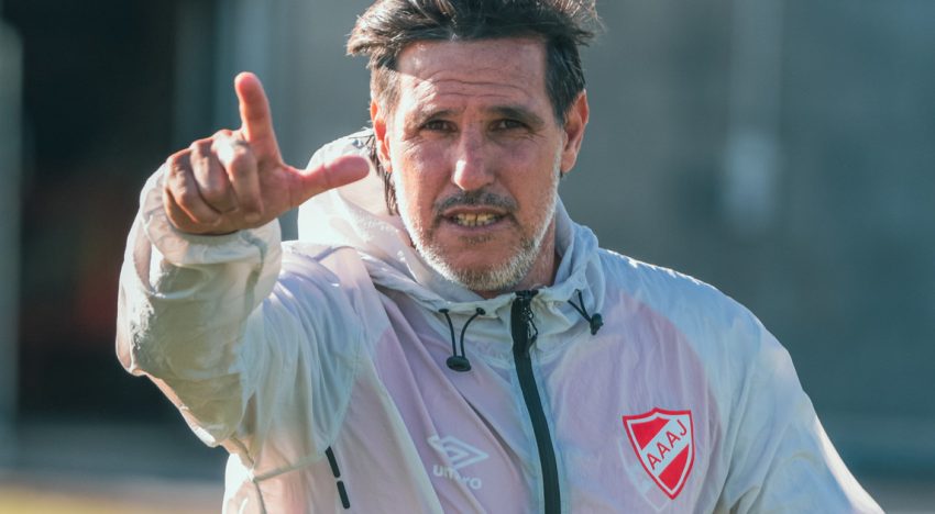 El DT con trabajo que quiere Diego Milito para el banco de Racing: cuál es la única llave para destrabar su llegada