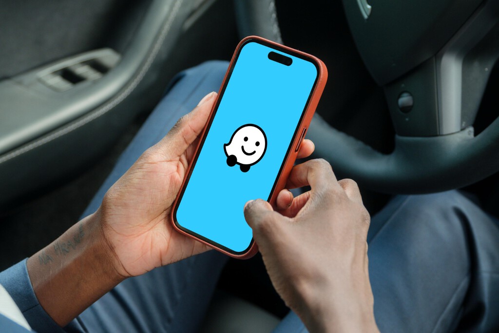 Waze es de las mejores apps GPS para iPhone, pero lleva diez años con una función de lo más molesta. Y así se desactiva 