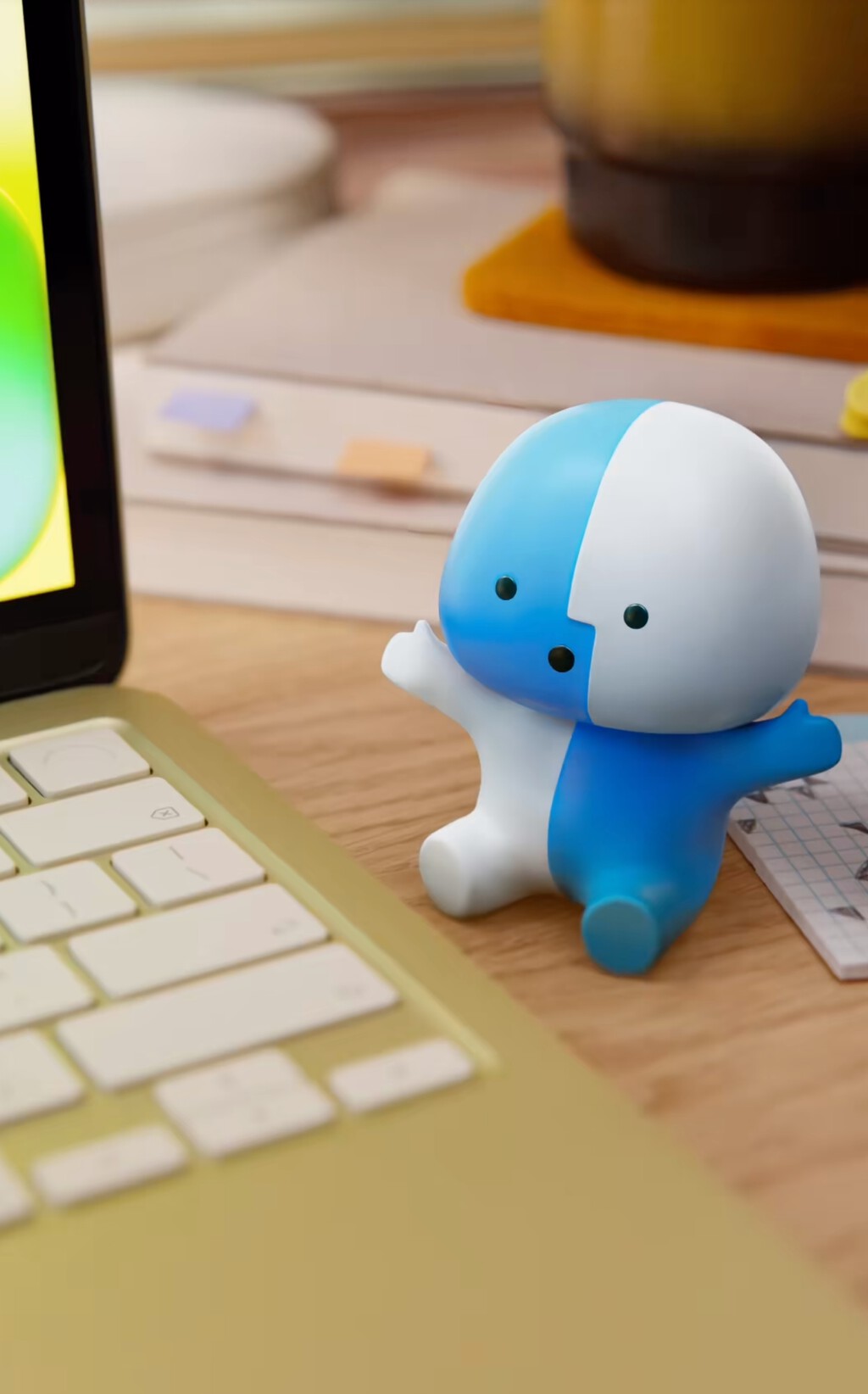 Salen a la luz los prototipos de la "mascota del MacBook Neo". El misterioso borrado del post lo dice todo