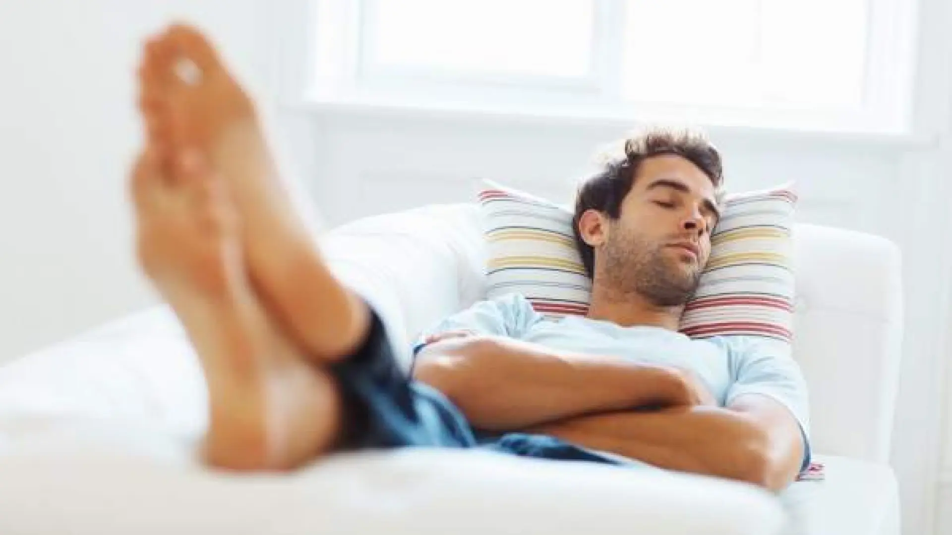 La siesta es sana, en su medida: los peligros para la salud de una siesta larga