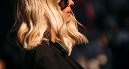 Miguel Bling, peluquero: «Un cabello deshidratado nunca reflejará un color bonito, por muy recién teñido que esté. El resultado depende mucho del mantenimiento en casa»