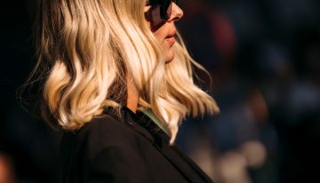 Miguel Bling, peluquero: «Un cabello deshidratado nunca reflejará un color bonito, por muy recién teñido que esté. El resultado depende mucho del mantenimiento en casa»