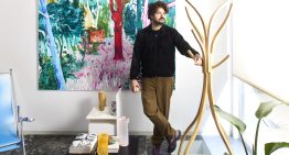En el estudio del diseñador y gestor cultural Miguel Leiro: «Mi arma secreta, lo que me ayuda a concentrarme, es la música de órgano de Bach»
