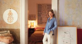 En la casa napolitana de Nathalie H. de Saint Phalle, periodista y escritora francesa: «El lujo es bailar sobre las mesas, construir una lámpara con amigos en un día lluvioso, plantar otro cactus en la terraza… El lujo es abrir la puerta, dejar entrar a quien llame»