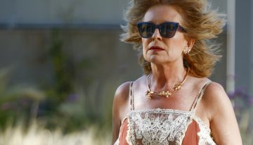 Las dos invitadas desconocidas a los premios Mariano de Cavia fueron guapísimas con vestidos de Zara y Mango