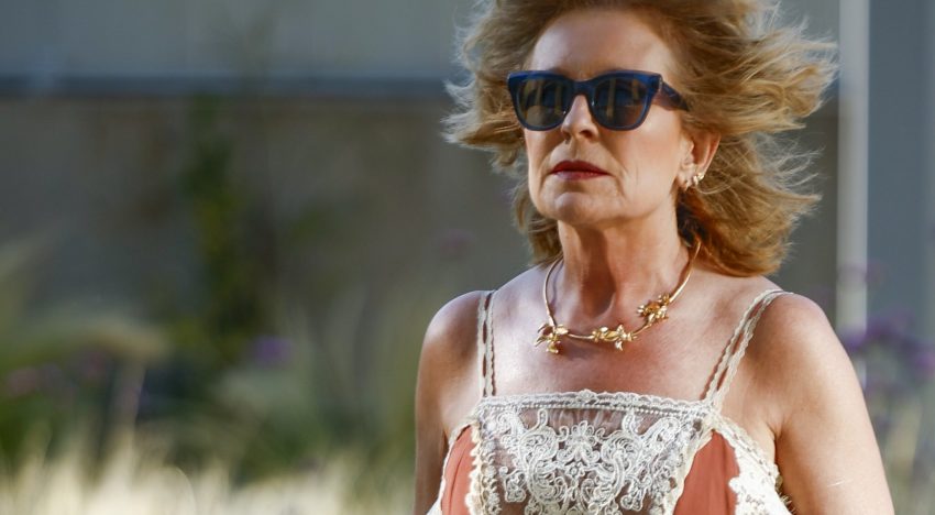 Las dos invitadas desconocidas a los premios Mariano de Cavia fueron guapísimas con vestidos de Zara y Mango