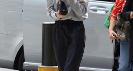 Olivia Wilde en 5 looks infalibles para vestir bien en verano, de su obsesión por este zapato a la falda tendencia o el vestido mandil con el que todas soñamos