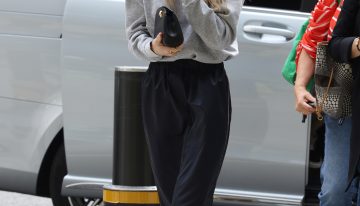 Olivia Wilde en 5 looks infalibles para vestir bien en verano, de su obsesión por este zapato a la falda tendencia o el vestido mandil con el que todas soñamos