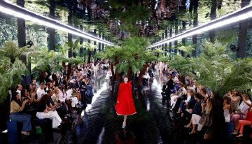 Vestidos que parecen esculturas, los bolsos más bonitos del otoño y la elegancia de monsieur Dior, Anderon nos hace soñar con el desfile de Alta Costura más exquisito