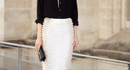 La invitada más elegante de la Alta Costura de París lleva una versión de la falda de plumas de Zara más bonita de la historia