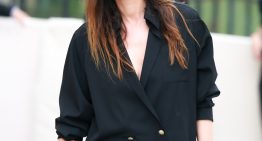 De Carlota Casiraghi a la actriz de 68 años que mejor ha entendido el uniforme (moderno) Chanel: las invitadas más elegantes al segundo desfile de Alta Costura de Blazy