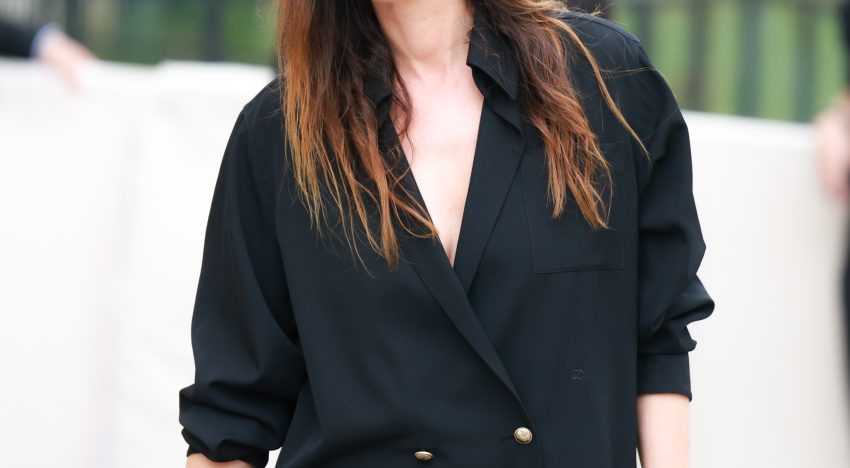De Carlota Casiraghi a la actriz de 68 años que mejor ha entendido el uniforme (moderno) Chanel: las invitadas más elegantes al segundo desfile de Alta Costura de Blazy