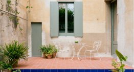 Esta casa rehabilitada en el barrio de Gràcia ha servido de escenario para películas y series, preservando su identidad cinematográfica