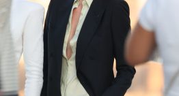 Todo el mundo habla de Charlize Theron por sus piernas kilómetricas en shorts pero lo que triunfa es su corte de pelo y su color a partir de los 50