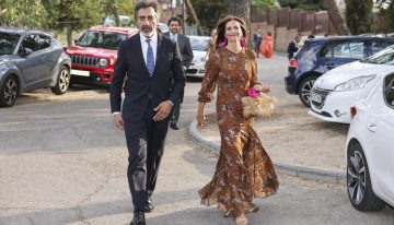 Lydia Bosch y sus hijas, Nuria Roca o Nuria March, las invitadas más elegantes a la boda más mediática del fin de semana