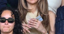 Lina Paola Valderrama, experta en manicura: «El ‘soft nude’ de Jennifer Lopez genera contraste elegante con la piel bronceada, acentuando su calidez. Es ideal para looks minimalistas»