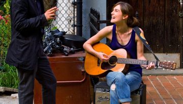 Olga Albadalejo, psicóloga sobre la importancia de la banda sonora de nuestra vida: «Esa ‘playlist’ no contiene solo canciones; contiene distintas versiones de nosotros mismos»
