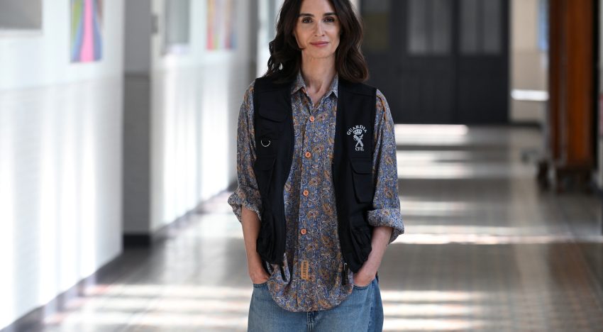 Paz Vega y todas sus rutinas de bienestar cumplidos los 50 años: «Siento que el sol es lo único que envejece y por eso siempre llevo protección en la cara, porque salen manchas»
