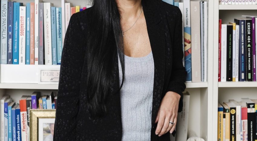 Laura Cuesta Cano, experta en educación digital: «No deberíamos preguntarnos cuánto tiempo pasamos con la tecnología, sino para qué la utilizamos»