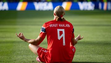 Analizamos la rutina de bienestar (pensada al detalle) de Haaland, delantero de Noruega, para ver qué hábitos funcionan y cuáles pueden quedarse perfectamente en el vestuario