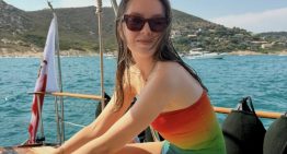 ¿Qué lee una princesa en verano? Los dos libros que Alexandra de Hannover ha metido en su maleta (y todo lo que revelan sobre ella)