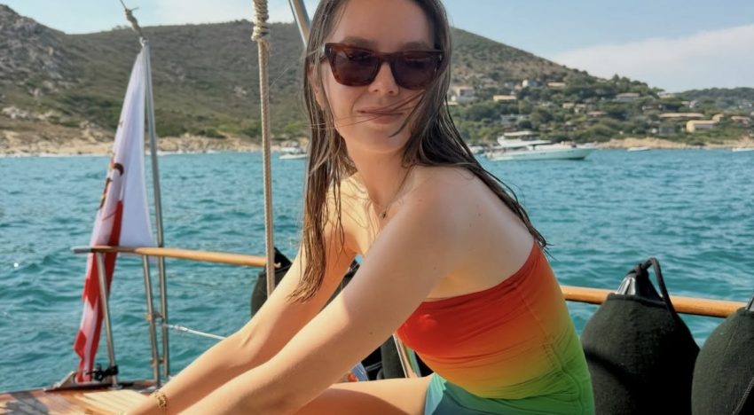 ¿Qué lee una princesa en verano? Los dos libros que Alexandra de Hannover ha metido en su maleta (y todo lo que revelan sobre ella)