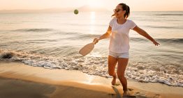 Jugar a las palas en la playa quema más calorías que caminar y casi las mismas que un partido de tenis o pádel