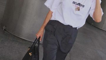 Las expertas en moda dictaminan que la camiseta oversize es un básico de moda (Eugenia Silva dixit)