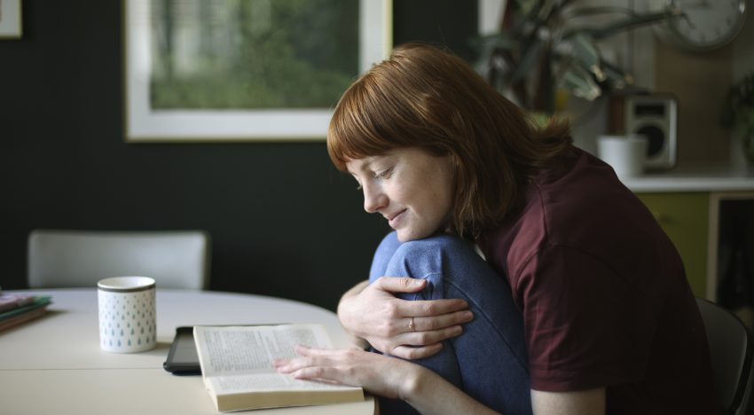 ¿Sin serie para el finde? Nuestra experta nos recomienda 3 adaptaciones de libros que están hechas para engancharte a ellas