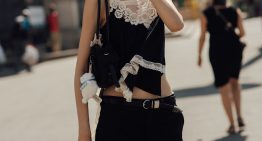 El único top que he metido en mi maleta de verano es este (además de camisetas de algodón blancas, negras y de rayas)
