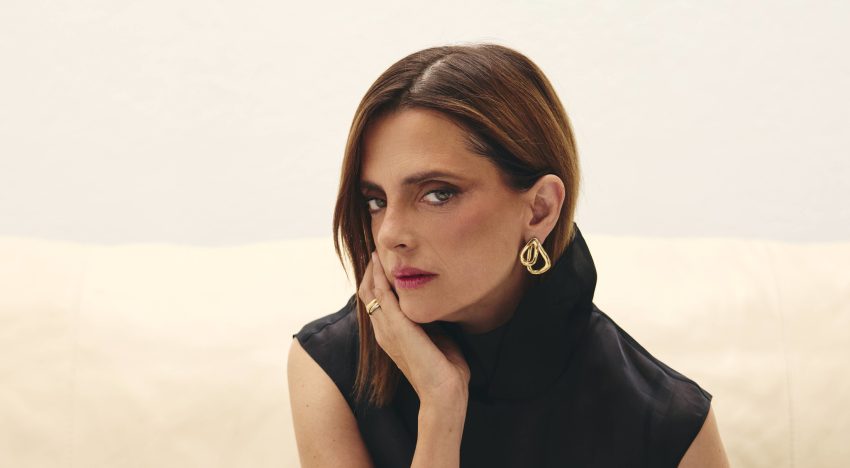 Macarena Gómez se atreve ya con las primeras tendencias del otoño (mientras charlamos con ella de sus estrenos y de sus mejores claves de belleza y bienestar)