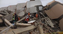 Cambio de fase en Caraballeda: Bomberos de Caracas se enfocan en recuperar cuerpos (VIDEO)