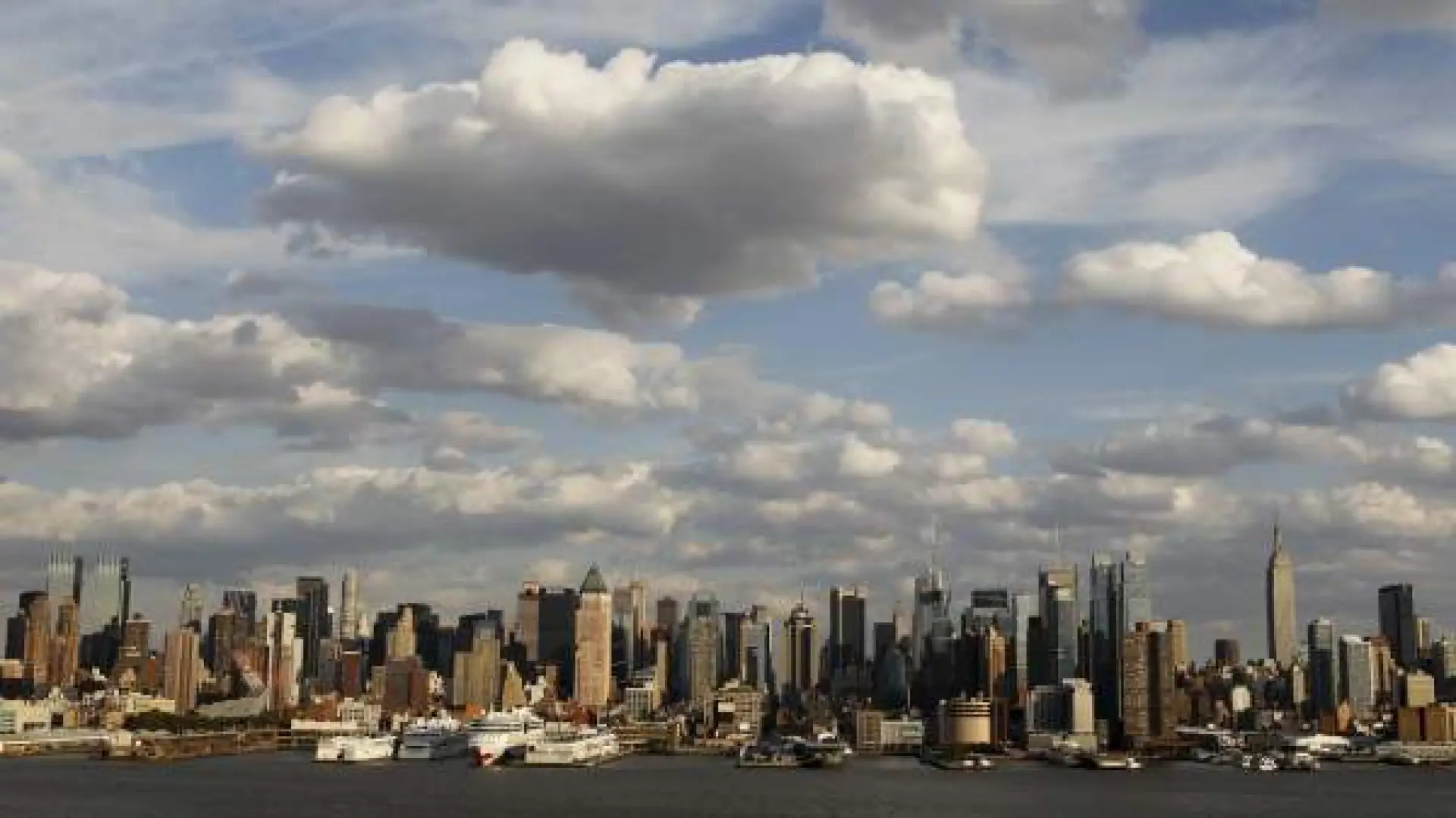 Evacuan un rascacielos en obras en Manhattan por temor al colapso de su estructura