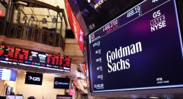 Utilidad de Goldman Sachs supera expectativas gracias a actividad de fusiones y adquisiciones