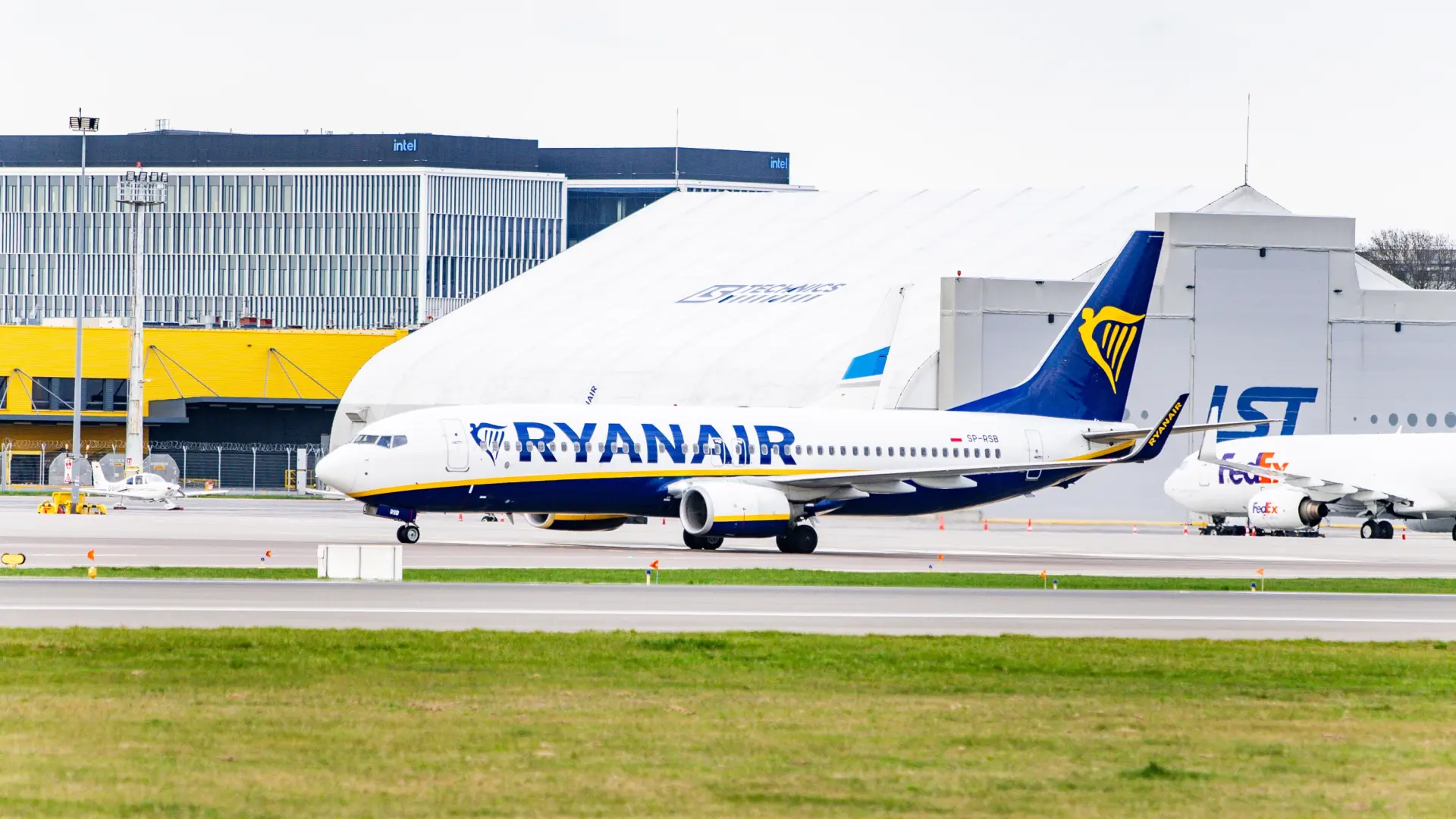 ¿Por qué se rompió la ventanilla del avión de Ryanair en pleno vuelo? ¿Puede volver a ocurrir?