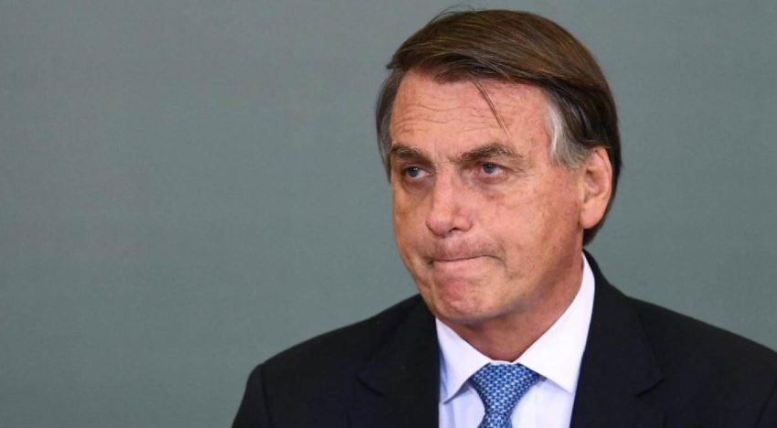 La Policía registra la casa de Bolsonaro en busca de armas y municiones tras el caso de la pistola