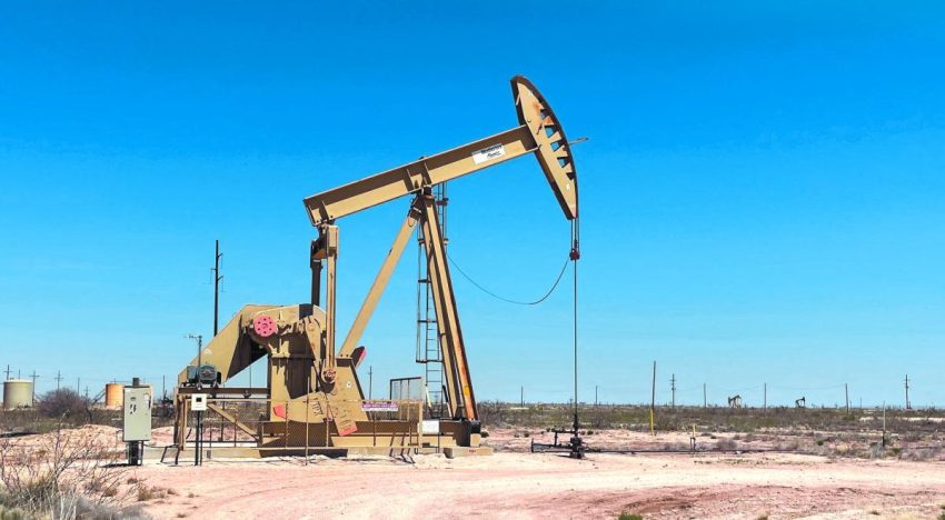 Petróleo inicia la semana con caídas tras acuerdo de la OPEP+ para elevar su producción