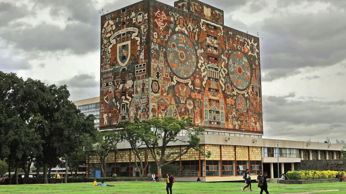UNAM suspende trámites e inscripciones temporalmente tras polémica por puntajes